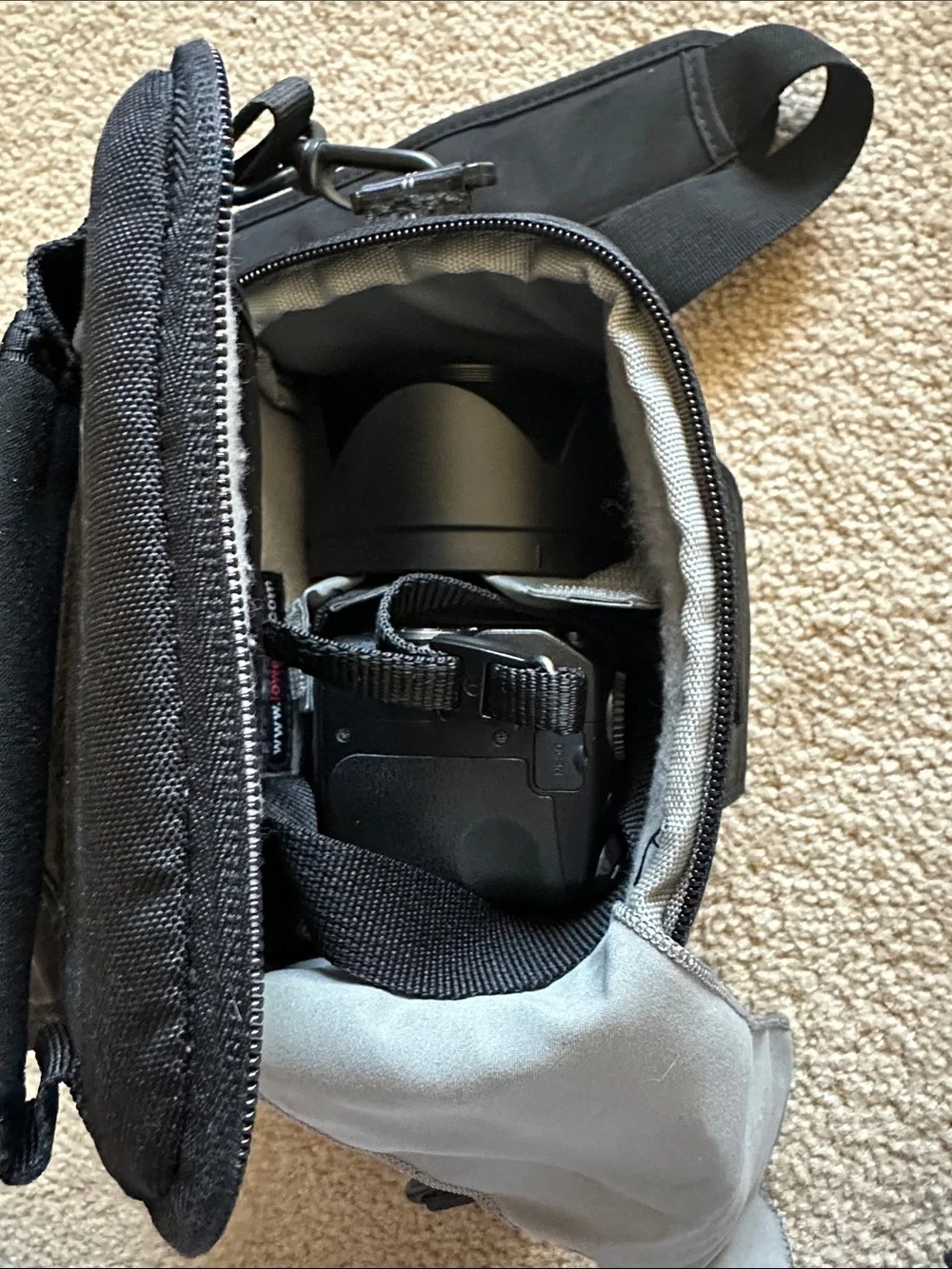 Sony Black mpegmovie Camera and Kit with Shoulder Bag and Lens Accessories